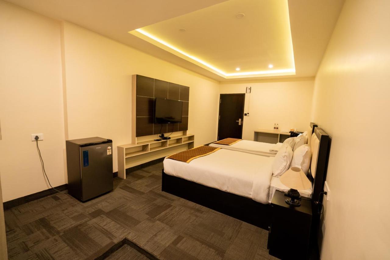 Royale Lalawi Hotel ไอซอล ภายนอก รูปภาพ